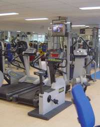 Fitnesszaal met apparaten
